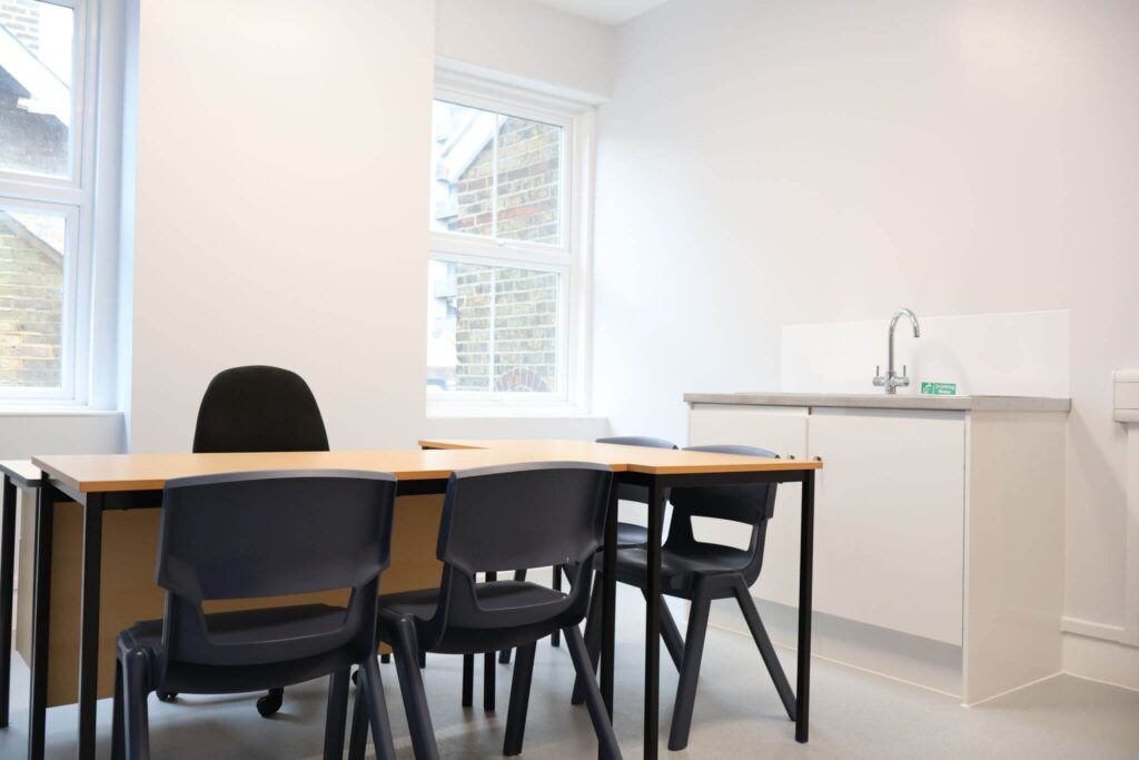 kitchen area Grove Road School in Sutton, Horizon Group